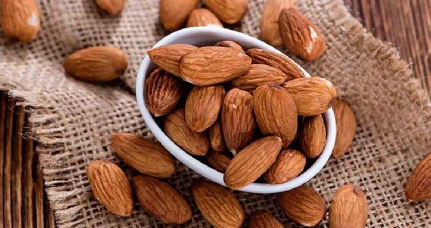 رژیم سه روزه تخم مرغ و سیب زمینی و خرما و بادام